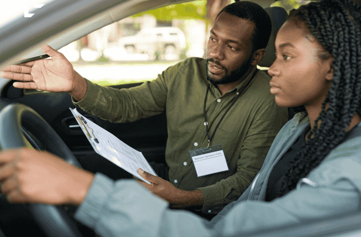Moniteur auto-école DBJ IC à Bingerville
